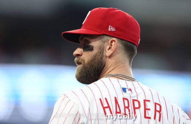 MLB 필라델피아 브라이스 하퍼는 21일 열린 뉴욕 메츠전에서 개인 첫 사이클링 히트를 달성했다./게티이미지코리아