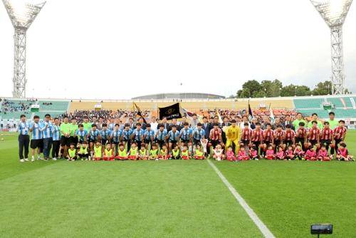 ◇강릉제일고와 강릉중앙고의 축구정기전이 지난 20일 강릉종합운동장에서 열렸다. 사진=강릉제일고 총동문회 제공.