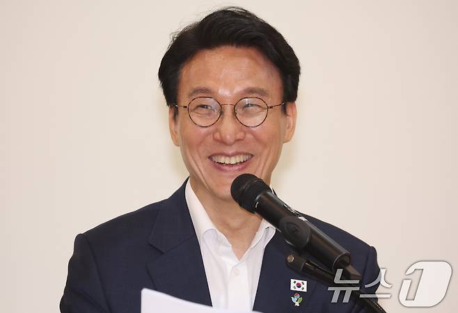 김민석 국무총리가 22일 오전 서울 종로구 정부서울청사 별관에서 열린 출입기자단 간담회에서 모두 발언을 하고 있다. 2026.6.22 ⓒ 뉴스1 김명섭 기자
