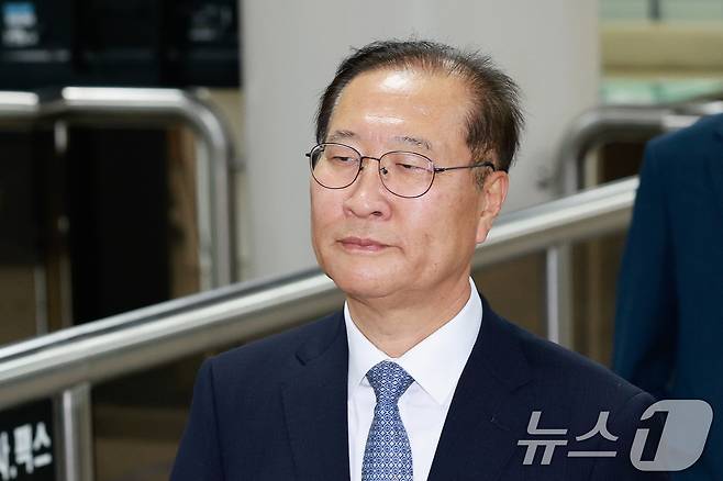 박성재 전 법무부 장관이 22일 오후 서울 서초구 중앙지방법원에서 열린 내란중요임무종사, 청탁금지법 위반 등 혐의 1심 선고 공판에 출석하고 있다. 2026.6.22 ⓒ 뉴스1 안은나 기자