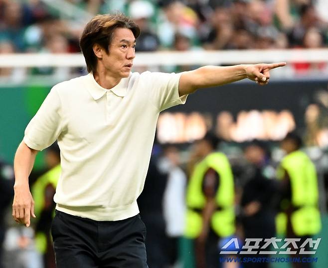 19일(한국시각) 멕시코 과달라하라 사포판의 에스타디오 과달라하라에서 열린 2026 북중미월드컵 대한민국과 멕시코의 경기. 홍명보 감독이 작전을 지시하고 있다. 사포판(멕시코)=허상욱 기자wook@sportschosun.com/2026.06.19/