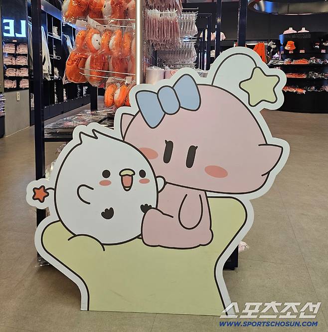 한화생명볼파크 매장에 있는 꿈순이 배너. 대전=이종서 기자