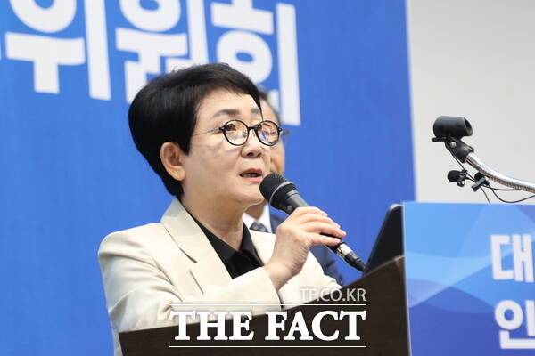 박정현 민선 9기 대전시장직 인수위원장이 22일 인수위원회 대회의실에서 기자회견을 열고 민선 8기 점검 내용에 대해 강도 높게 비판하고 나섰다. /정예준 기자