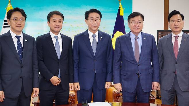 국회의장실에서 모인 여야 원내대표와 원내운영수석부대표
