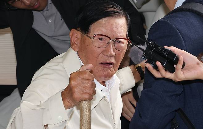 이만희 신천지 총회장은 지난 4일 검경 합동수사본부에 출석해 7시간 가량 조사받았다. 연합뉴스
