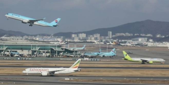 안천국제공항 활주로 인근 모습. 연합뉴스