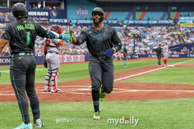 최지만이 MLB 시절 탬파베이에서 한솥밥을 먹었던 얀디 디아스가 샌프란시스코 이정후, 마이애미 오토 로페스와 함께 타율 1위 경쟁에 뛰어들었다./게티이미지코리아