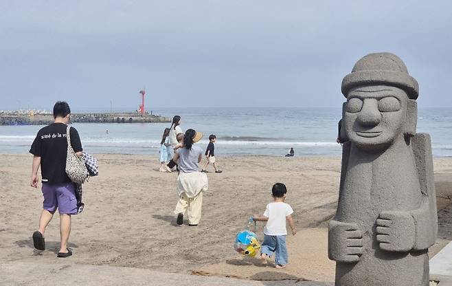 제주 바다로 발걸음 이어져(사진= 연합뉴스)
