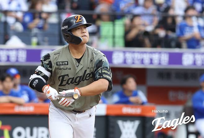 한화 강백호가 21일 대전 한화생명 볼파크에서 열린 2026 KBO리그 정규시즌 삼성과 경기에서 홈런을 터뜨리고 있다. 사진 | 한화 이글스