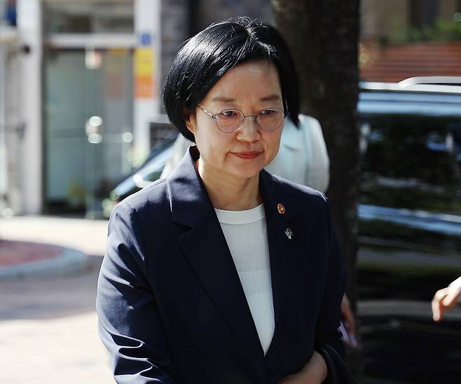 한성숙 국무총리 후보자가 23일 오전 서울 종로구 통의동 금융감독원 연수원에 마련된 인사청문회준비단 사무실로 출근하고 있다. /뉴스1