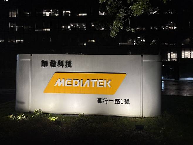 대만신주과학단지에 있는 TSMC 본사에서 1km 남짓을 이동하면 나오는 대만 최대 팹리스 기업 미디어텍 본사 앞 현판. 사진=최혜림 기자