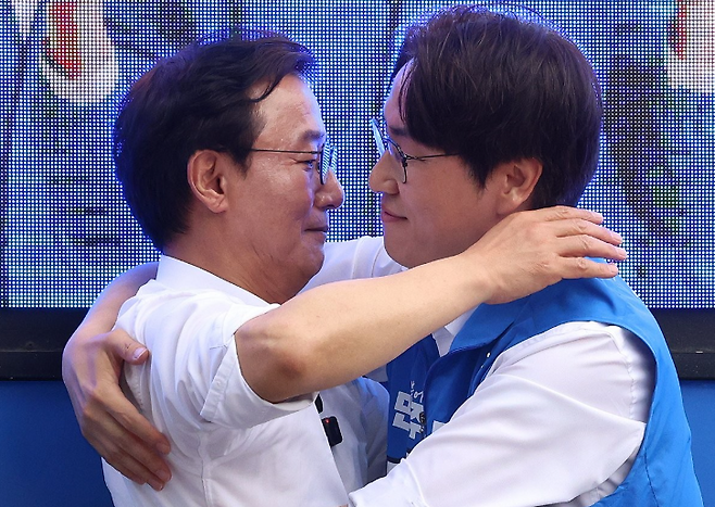 구포시장 합동 유세 나선 전재수·하정우. 2026.5.23 / 사진=연합뉴스
