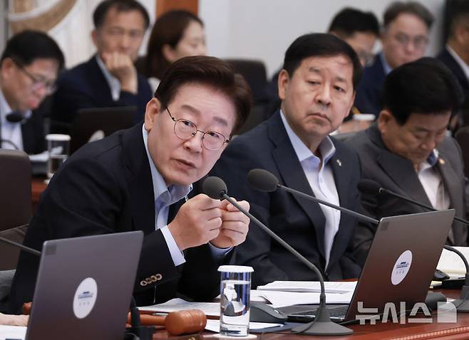 [서울=뉴시스] 최동준 기자 = 이재명 대통령이 23일 청와대에서 열린 국무회의 겸 비상경제점검회의에서 발언하고 있다. 2026.06.23. photocdj@newsis.com