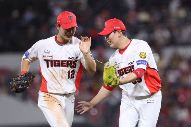 정현창(왼쪽)과 성영탁. /사진=KIA 타이거즈 제공