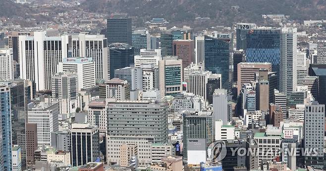 서울 남산에서 바라본 도심 주요 기업체 건물들 모습 [연합뉴스 자료사진]