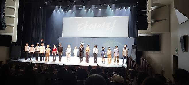 SD댄스컴퍼니 공연 ‘다이어리’ 무대 인사. /김소라 시민기자