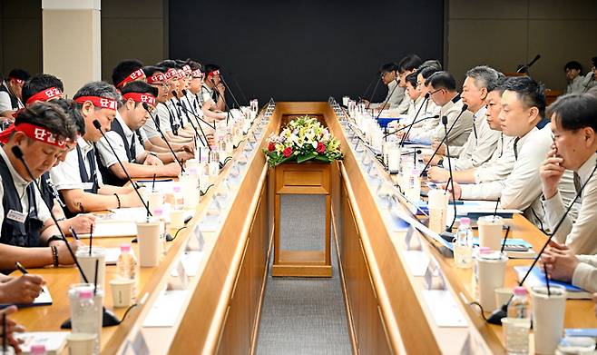 현대차 노사가 지난달 6일 울산공장에서 올해 임금 인상 규모 등을 다룰 임금협상 상견례를 열었다./사진: 현대차 제공