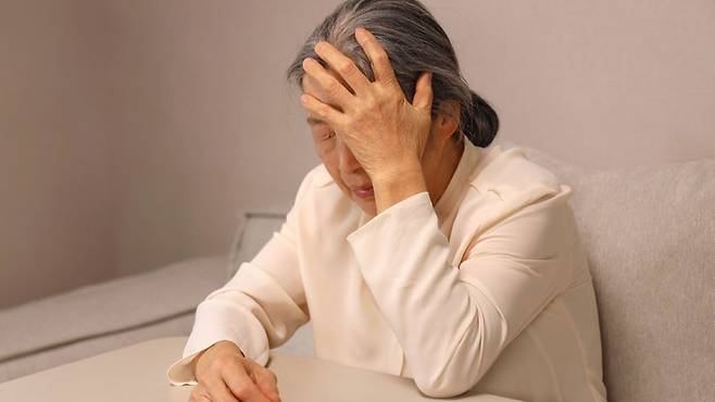 노인 신경계 질환이 외상성 뇌손상 위험을 높일 수 있다는 연구 결과가 발표됐다|출처: 클립아트코리아