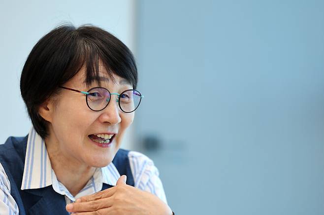 권태선 방송문화진흥회(방문진) 이사장이 지난 18일 오후 서울 마포구 방문진 사무실에서 한겨레와 인터뷰를 하고 있다. 류우종 선임기자 wjryu@hani.co.kr