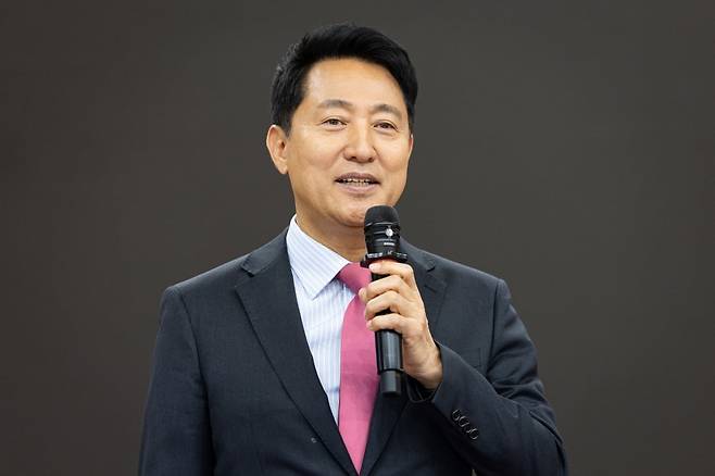 오세훈 서울시장이 24일 서울 여의도 국회 의원회관에서 열린 대한민국 미래혁신포럼 제9차 세미나에서 '6.3 지방선거 진단과 향후 과제 - 보수가치의 회복과 미래'를 주제로 특강을 하고 있다. /사진=뉴스1
