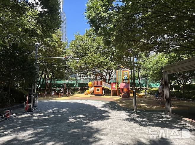 [성남=뉴시스] 새 단장한 성남시 분당구 야탑동 하늘 어린이공원 (사진=성남시 제공) 2026.06.24.photo@newsis.com