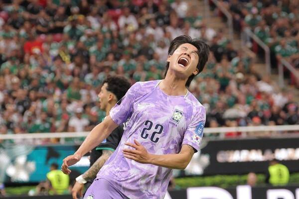 18일(현지시간) 멕시코 사포판 과달라하라 스타디움에서 열린 2026 북중미 월드컵 A조 2차전 한국과 멕시코의 경기. 설영우가 슛이 불발되자 아쉬워하고 있다. 연합뉴스