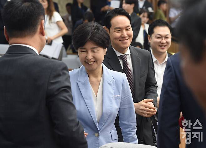 백혜련 인사청문특별위원회 위원장이 25일 국회에서 열린 국무총리 임명동의안 심사를 위한 인사청문회에 입장하고 있다. / 이호형 기자 leemario@sporbiz.co.kr 2026.06.25