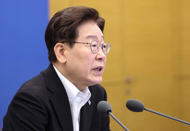 이재명 대통령이 25일 청와대에서 열린 수석보좌관회의에서 발언하고 있다. /뉴스1