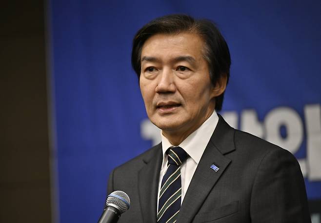 조국 전 조국혁신당 대표가 17일 오후 광주 서구 치평동 브리브 광주 바이 롯데호텔 연회장에서 열린 6·3 지방선거 당선인 워크숍에서 발언을 하고 있다. 2026.06.17 광주=뉴시스