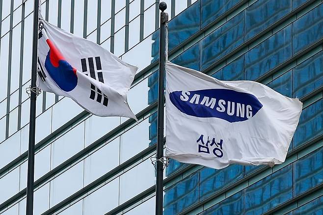 삼성전자가 메모리 가격 급등에 힘입어 2분기 사상 최대 영업이익이 전망되고, 미국 주식예탁증서(ADR) 상장 가능성까지 부각되면서 주가 재평가 기대가 높아졌다. /사진=뉴스1