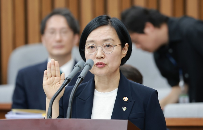 한성숙 국무총리 후보자가 25일 국회에서 열린 인사청문회에서 발언하고 있다. 연합뉴스