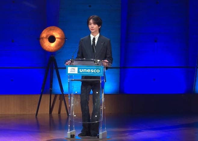 'UNESCO x SEVENTEEN: Celebrating Youth, Creativity and Well-Being Together' 기념식에 참석한 세븐틴 조슈아 [화면출처: UNESCO 유튜브 라이브 캡처]