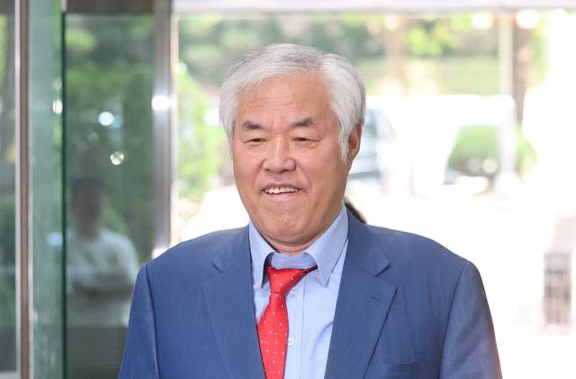 ▲공직선거법 위반 혐의를 받는 전광훈 사랑제일교회 목사가 11일 서울 서초구 서울중앙지방법원에서 열린 공판에 출석하고 있다. ⓒ연합뉴스