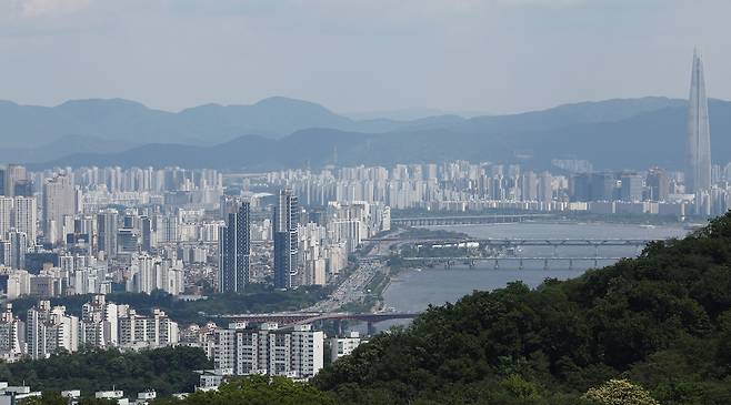 남산에서 바라본 서울 시내 아파트 모습. 뉴스1