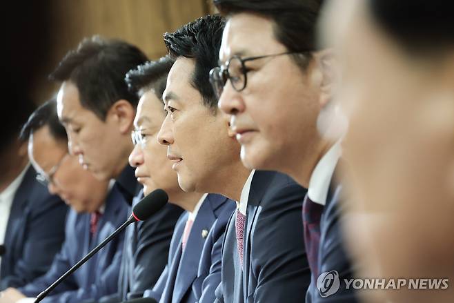 장동혁 대표, 최고위 모두발언 (서울=연합뉴스) 이동해 기자 = 국민의힘 장동혁 대표가 25일 국회에서 열린 최고위원회의에서 모두발언을 하고 있다. 2026.6.25 eastsea@yna.co.kr