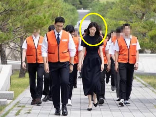 김민형 전 SBS 아나운서가 서울 현충원에 남편 그리고 직원들과 함께 모습을 보였다. / 사진=김민형 SNS