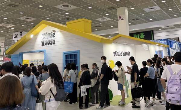 2026 서울국제도서전 내 kt 밀리의서재 부스 '밀리하우스' 전경.[출처=EBN]
