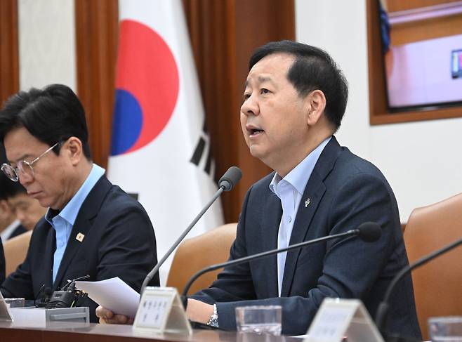 구윤철 부총리 겸 재정경제부 장관이 6월 26일 서울 종로구 정부서울청사에서 열린 '비상경제본부 희의 겸 경제관계장관회의 겸 민생물가 특별관리 관계장관 TF'를 주재, 모두발언을 하고 있다.(재정경제부)