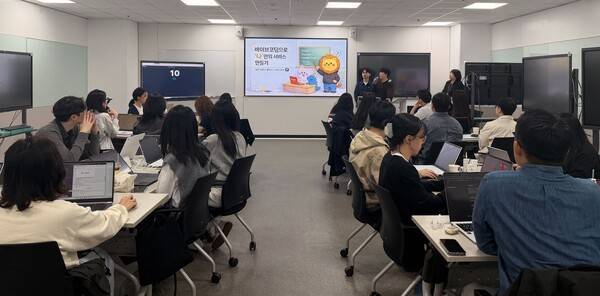 휴넷, 직원 대상 바이브 코딩 교육 현장 모습.[사진=휴넷]