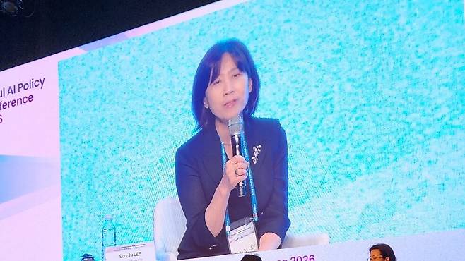 토론을 마무리하며 이은주 교수는 뉴욕타임스의 미션 문구를 인용했다. “우리는 진실을 추구하고 사람들이 세상을 이해하도록 돕는다”는 문장이다. 이날 논의는 바로 그 문장을 AI 시대의 조건에서 다시 읽는 과정인 듯했다. (사진=테크42)