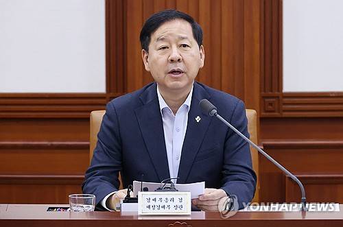 비상경제본부회의 주재하는 구윤철 부총리(서울=연합뉴스) 안정원 기자 = 구윤철 부총리 겸 재정경제부 장관이 26일 오전 서울 종로구 정부서울청사에서 열린비상경제본부 희의 겸 경제관계장관회의 겸 민생물가 특별관리 관계장관 태스크포스(TF)에서 발언하고 있다. 2026.6.26 jeong@yna.co.kr