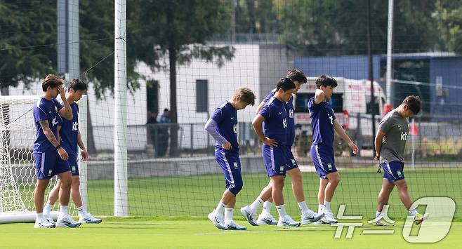 대한민국 축구국가대표팀 이강인, 김민재, 황희찬, 황인범 등이 25일(현지시간) 멕시코 과달라하라 인근 대한민국 축구대표팀의 베이스캠프 훈련장인 사포판 치바스 바예 베르데에서 회복 훈련하고 있다. 2026.6.26 ⓒ 뉴스1 임세영 기자