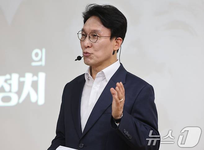 김민석 국무총리가 26일 광주 김대중컨벤션센터에서 진행된 김대중정치학교의 '청년정치인을 위한 DJ 정치론 특강'에서 발언하고 있다. 2026.6.26 ⓒ 뉴스1 박지현 기자