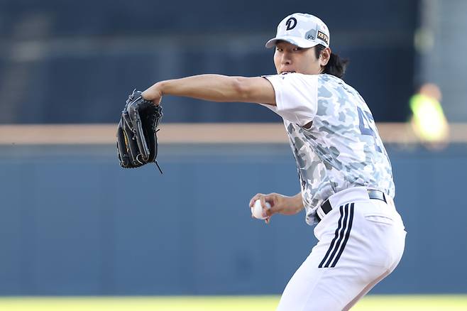 두산 곽빈이 26일 잠실구장에서 열리 2026 KBO리그 정규시즌 KIA전에 선발 등판해 힘차게 공을 뿌리고 있다. 사진 | 두산 베어스
