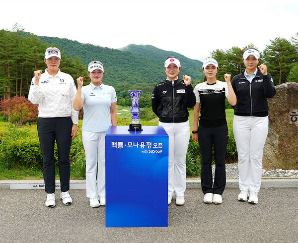 서교림, 이예원, 방신실, 고지우,&nbsp;안소현, 임희정 프로 등이 출전하는 2026년 한국여자프로골프(KLPGA) 투어 맥콜·모나 용평 오픈 대회 공식 포토콜에 참가한 김민선7, 노승희, 유현조, 이가영, 김민솔 프로. 사진제공=대회조직위