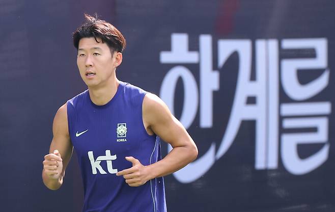 26일(한국시각) 멕시코 사포판 치바스 베르데 바예 훈련장에서 회복 훈련 중인 손흥민. 사포판/연합뉴스