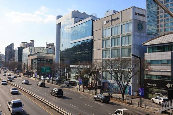 서울 강남을 중심으로 점차 늘어나고 있는 미인가 국제학교가 늘어나고 있다. 송도·제주 등 수도권에서 먼 인가 국제학교에 보내기 힘든 양육자들에게 대안으로 떠올랐다. 장진영 기자