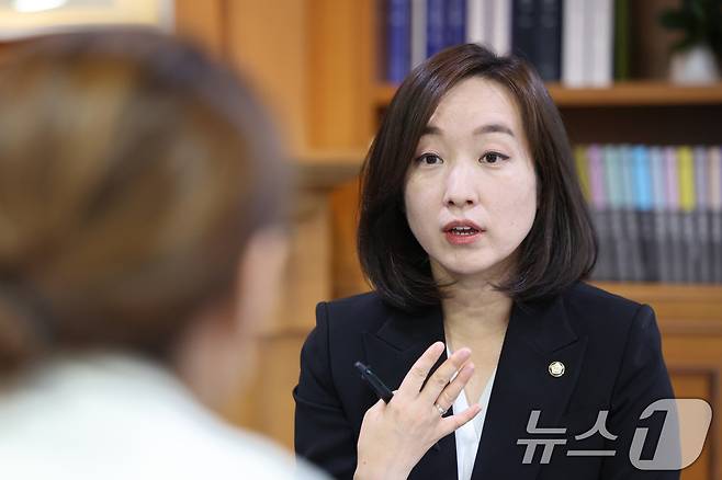 전은수 더불어민주당 의원이 25일 서울 여의도 국회 의원회관에서 뉴스1과 인터뷰를 하고 있다. 2026.6.25 ⓒ 뉴스1 신웅수 기자