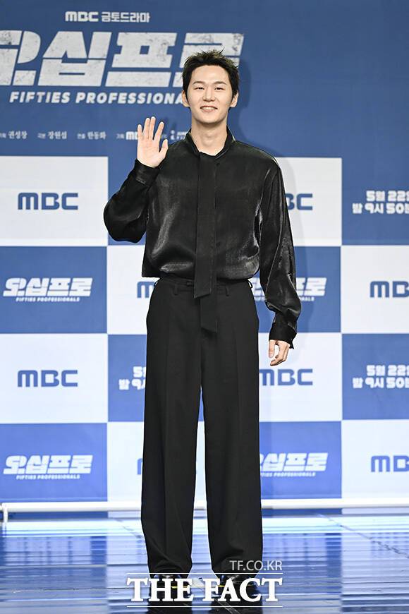 배우 이학주가 MBC 금토드라마 '오십프로'에서 남다른 활약을 보여주고 있다. 사진은 지난달 21일 오후 서울 마포구 MBC 골든마우스홀에서 열린 '오십프로' 제작발표회에 참석한 모습. /송호영 기자