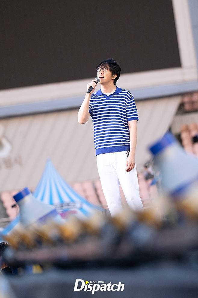 Singers Sung Si-kyung and Hwasa appeared as special guests at PSY Summer Swag 2026, held at the Uijeongbu Sports Complex in Gyeonggi Province on the 27th, delivering a passionate performance. As PSYs brand concert, this event boasted a spectacular lineup and large-scale production, drawing an enthusiastic response from the audience.PSY Summer Swag 2026 continued its reputation as a representative summer concert with refreshing staging utilizing water cannons and high-quality stage composition. Park Ji-hoon and Director Jang Hang-jun appeared in the opening video, adding to the entertainment value of the show.Following the kickoff with the Uijeongbu performance, PSY Summer Swag 2026 is scheduled to be held sequentially across the country, including in Daegu, Incheon, Gwacheon, Wonju, Suwon, Gwangju, Busan, and Daejeon.